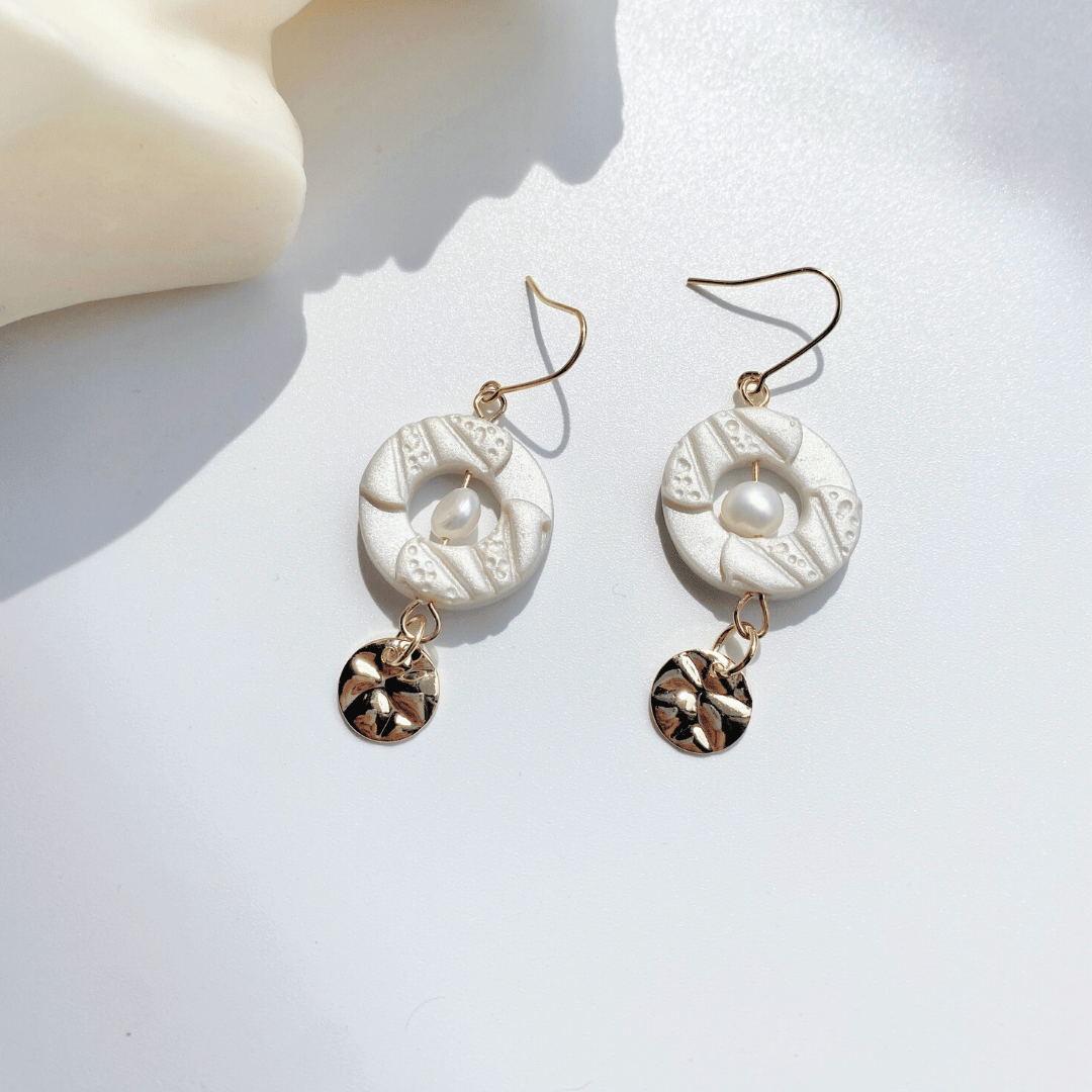 044-09 Anaya Luxe Freshwater Pearl Donut Hook Earrings Gold Circle (2)