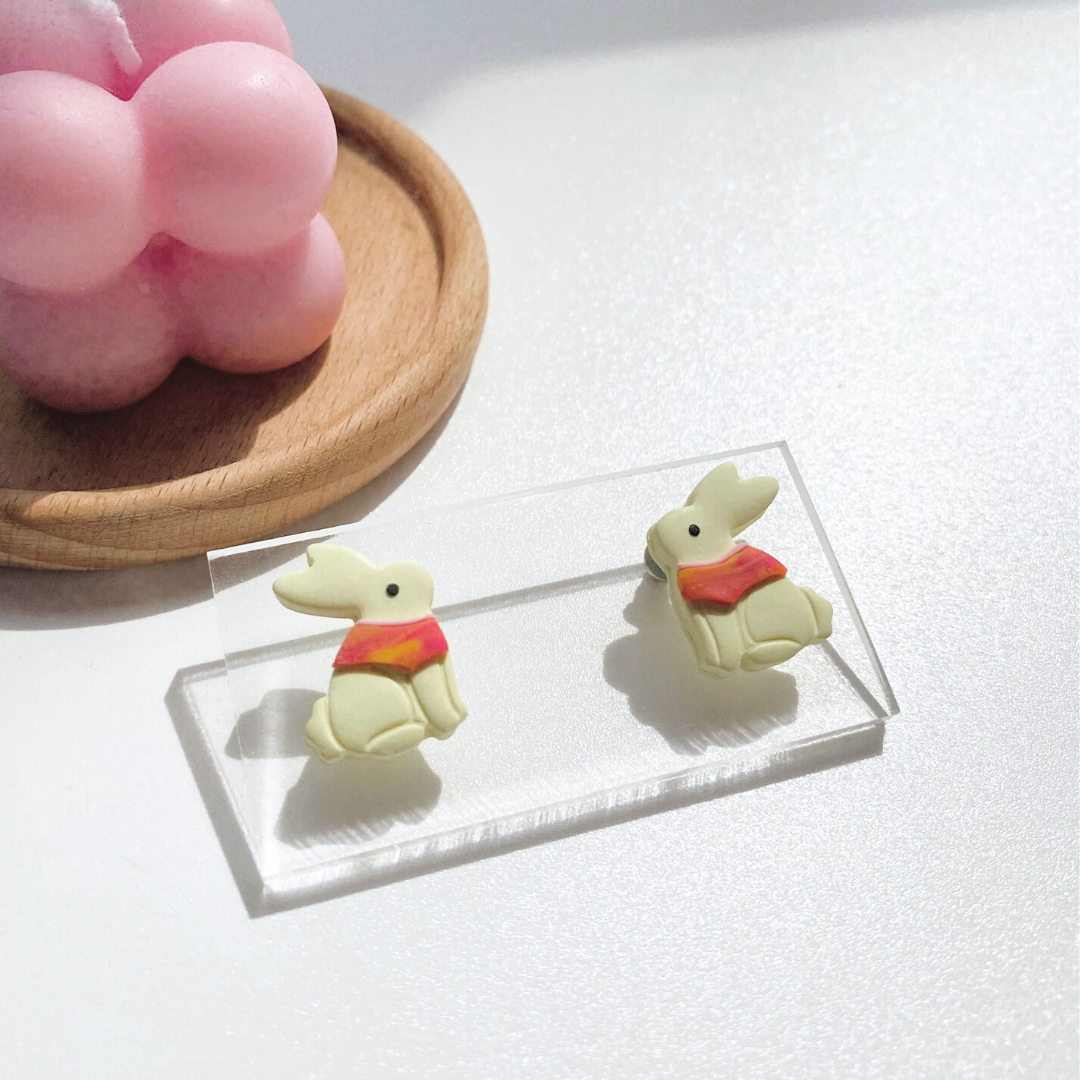 079-3 Yellow Rabbit Studs