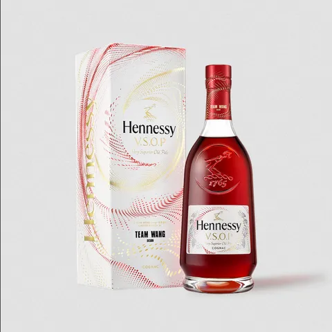 Screenshot 2023-10-31 at 20-04-42 HY VSOP x TWD - Packshot - Bottle & GB2.png (AVIF Image 2000 × 2000 pixels) — Scaled (30%)(1)