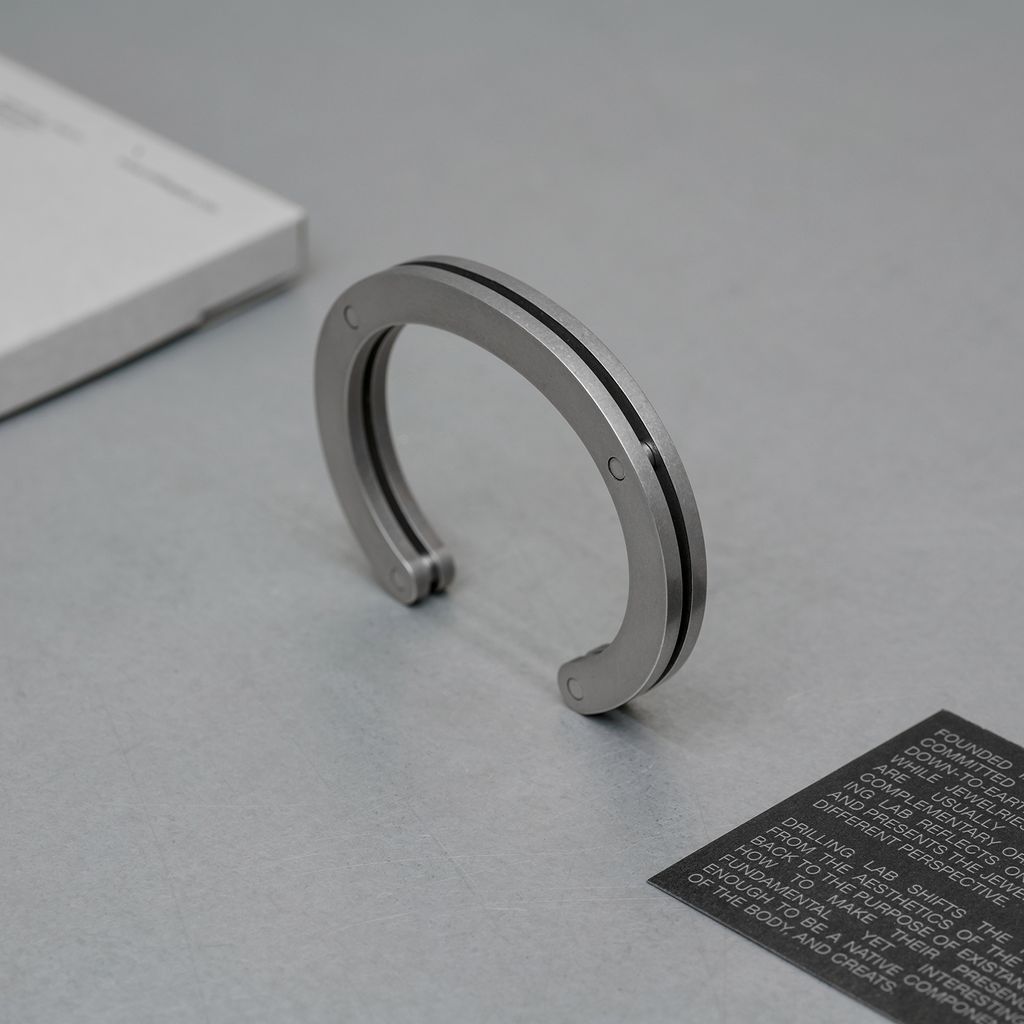 Anonymous_cuff bracelet_silver_5-L_1500.jpg