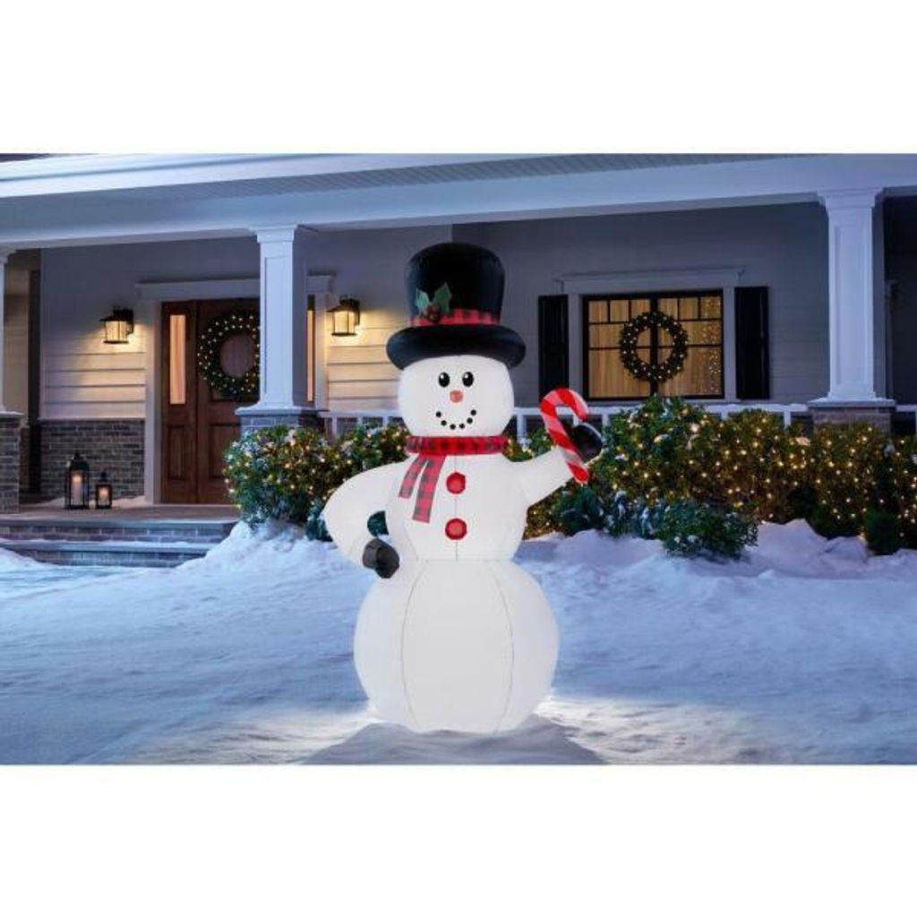 home-accents-holiday-christmas-inflatables-117582-e1_600.jpg