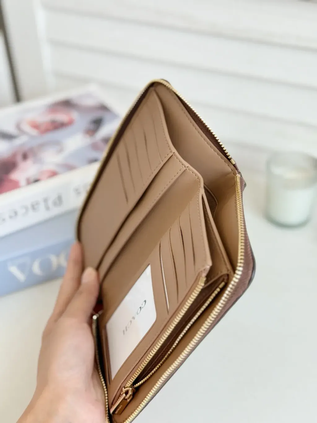 JuzBeauty_JuzBeautyMalaysia_JuzPretty_Authentic_Kbeauty_Malaysia_Skin_Care_Cosmetics_Jbeauty_Health_Care_korean_streetwear_US_Luxury_COACH CW781 Medium Zip Wallet in Signature Coated Canvas 中钱包1