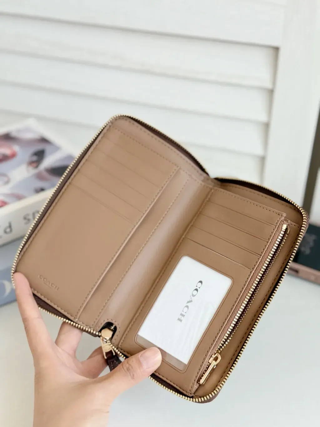 JuzBeauty_JuzBeautyMalaysia_JuzPretty_Authentic_Kbeauty_Malaysia_Skin_Care_Cosmetics_Jbeauty_Health_Care_korean_streetwear_US_Luxury_COACH CW781 Medium Zip Wallet in Signature Coated Canvas 中钱包3