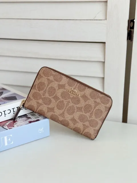 JuzBeauty_JuzBeautyMalaysia_JuzPretty_Authentic_Kbeauty_Malaysia_Skin_Care_Cosmetics_Jbeauty_Health_Care_korean_streetwear_US_Luxury_COACH CW781 Medium Zip Wallet in Signature Coated Canvas 中钱包4