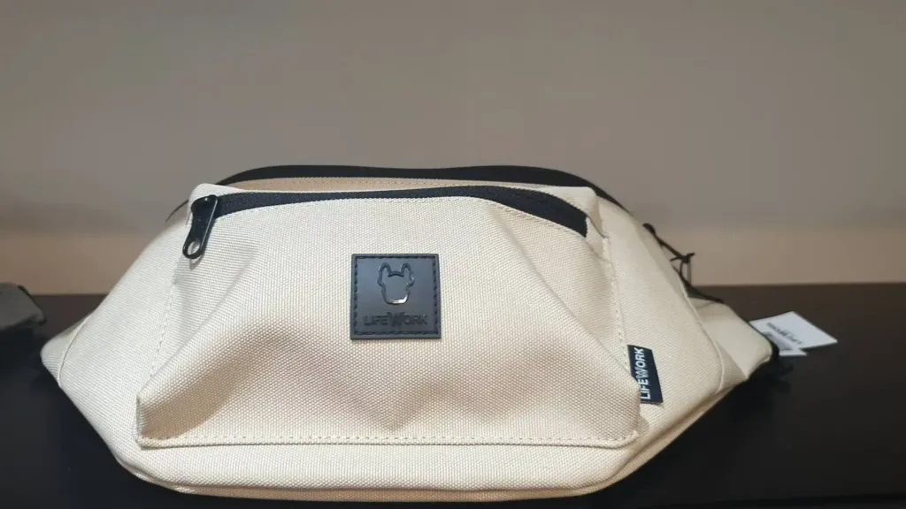 JuzBeauty_JuzBeautyMalaysia_JuzPretty_Authentic_Kbeauty_Malaysia_Skin_Care_Cosmetics_K-Beauty_Health_Care_korean_streetwear_US_Luxury_LIFEWORK New Square Wappen Hip Sack LW265BG940 胸包3