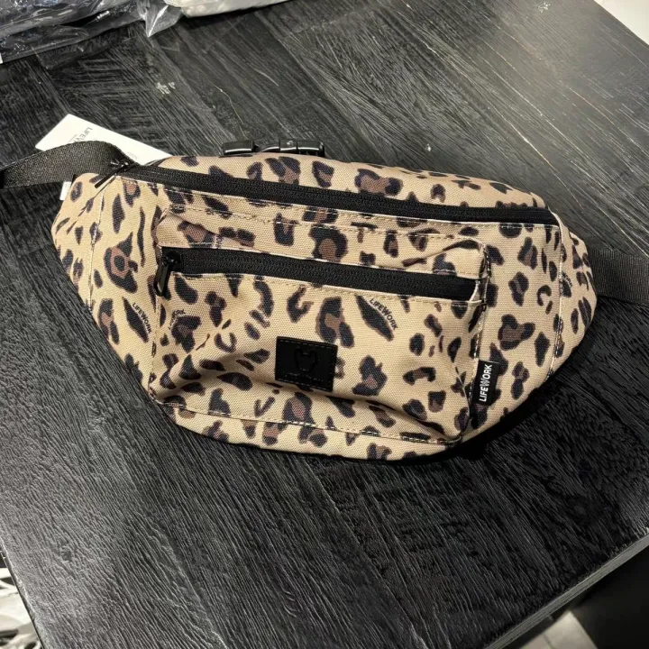 JuzBeauty_JuzBeautyMalaysia_JuzPretty_Authentic_Kbeauty_Malaysia_Skin_Care_Cosmetics_K-Beauty_Health_Care_korean_streetwear_US_Luxury_LIFEWORK New Square Wappen Hip Sack LW265BG940 胸包1