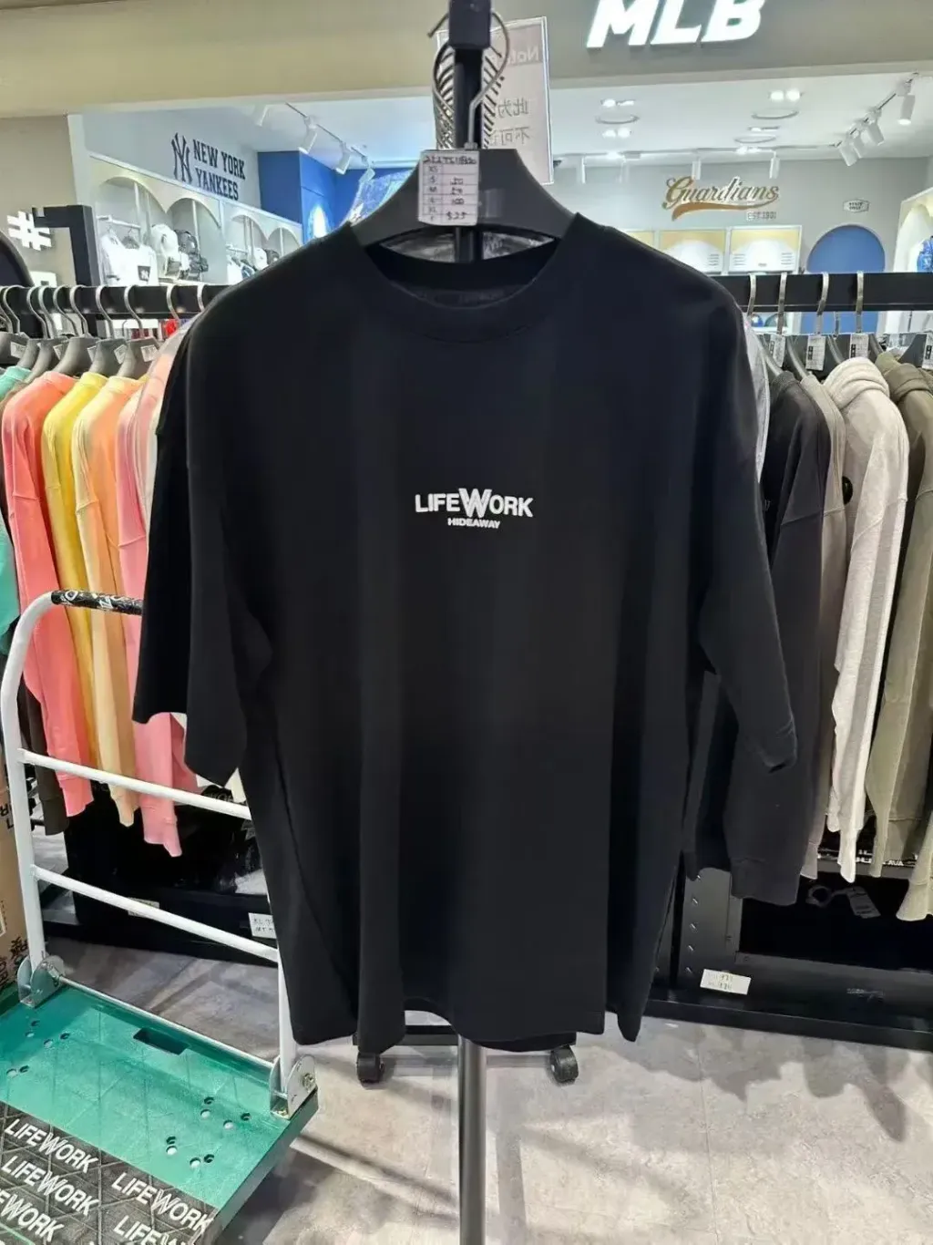 JuzBeauty_JuzBeautyMalaysia_JuzPretty_Authentic_Kbeauty_Malaysia_Skin_Care_Cosmetics_K-Beauty_Health_Care_korean_streetwear_US_Luxury_LIFEWORK Unisex Basic Mini Logo Short Sleeve T-Shirt Tee LW252TS118 上衣4