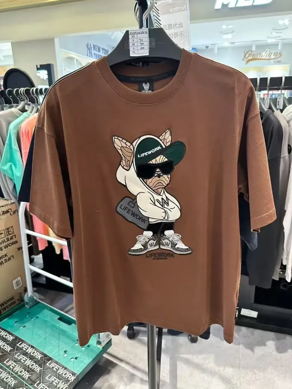 JuzBeauty_JuzBeautyMalaysia_JuzPretty_Authentic_Kbeauty_Malaysia_Skin_Care_Cosmetics_K-Beauty_Health_Care_korean_streetwear_US_Luxury_LIFEWORK Duffle Bag Hip Dog Applique Short Sleeve T-Shirt Tee LW252TS428 上衣6