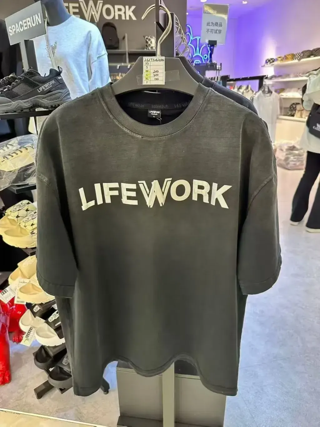 JuzBeauty_JuzBeautyMalaysia_JuzPretty_Authentic_Kbeauty_Malaysia_Skin_Care_Cosmetics_K-Beauty_Health_Care_korean_streetwear_US_Luxury_LIFEWORK Vintage Tape Graphic Short Sleeve T-Shirt Tee LW262TS426 上衣4