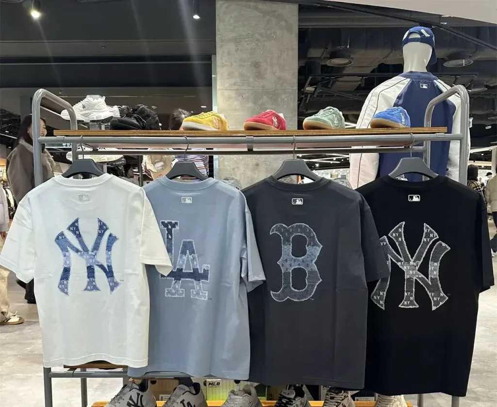 JuzBeauty_JuzBeautyMalaysia_JuzPretty_Authentic_Kbeauty_Malaysia_Skin_Care_Cosmetics_K-Beauty_Health_Care_korean_streetwear_US_Luxury_MLB Vintage Denim-like Monogram Big Lux Oversized Short Sleeve T-Shirt Tee 3ATSM0663 上衣22