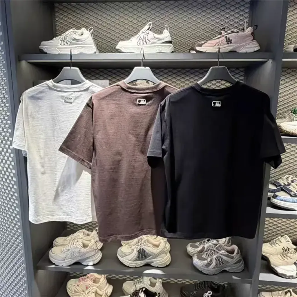 JuzBeauty_JuzBeautyMalaysia_JuzPretty_Authentic_Kbeauty_Malaysia_Skin_Care_Cosmetics_K-Beauty_Health_Care_korean_streetwear_US_Luxury_MLB New York Yankees with Lettering Logo Detail Semi-oversized Short-sleeve T-shirt Tee 3ATSB8363 上衣19