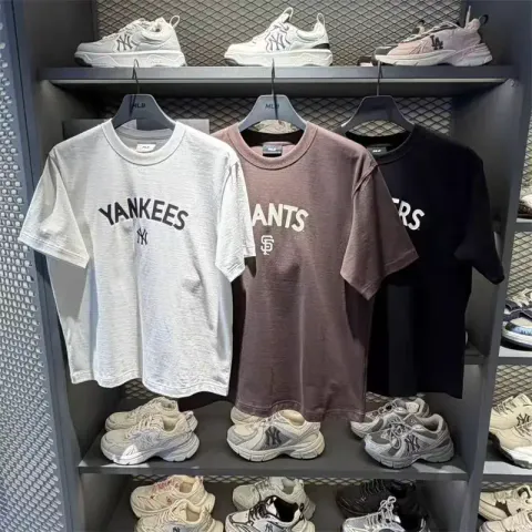 JuzBeauty_JuzBeautyMalaysia_JuzPretty_Authentic_Kbeauty_Malaysia_Skin_Care_Cosmetics_K-Beauty_Health_Care_korean_streetwear_US_Luxury_MLB New York Yankees with Lettering Logo Detail Semi-oversized Short-sleeve T-shirt Tee 3ATSB8363 上衣18