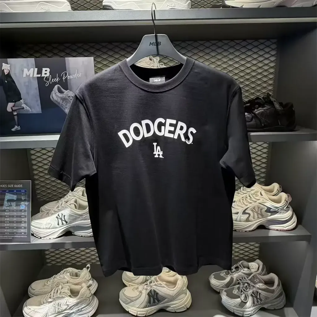 JuzBeauty_JuzBeautyMalaysia_JuzPretty_Authentic_Kbeauty_Malaysia_Skin_Care_Cosmetics_K-Beauty_Health_Care_korean_streetwear_US_Luxury_MLB New York Yankees with Lettering Logo Detail Semi-oversized Short-sleeve T-shirt Tee 3ATSB8363 上衣20