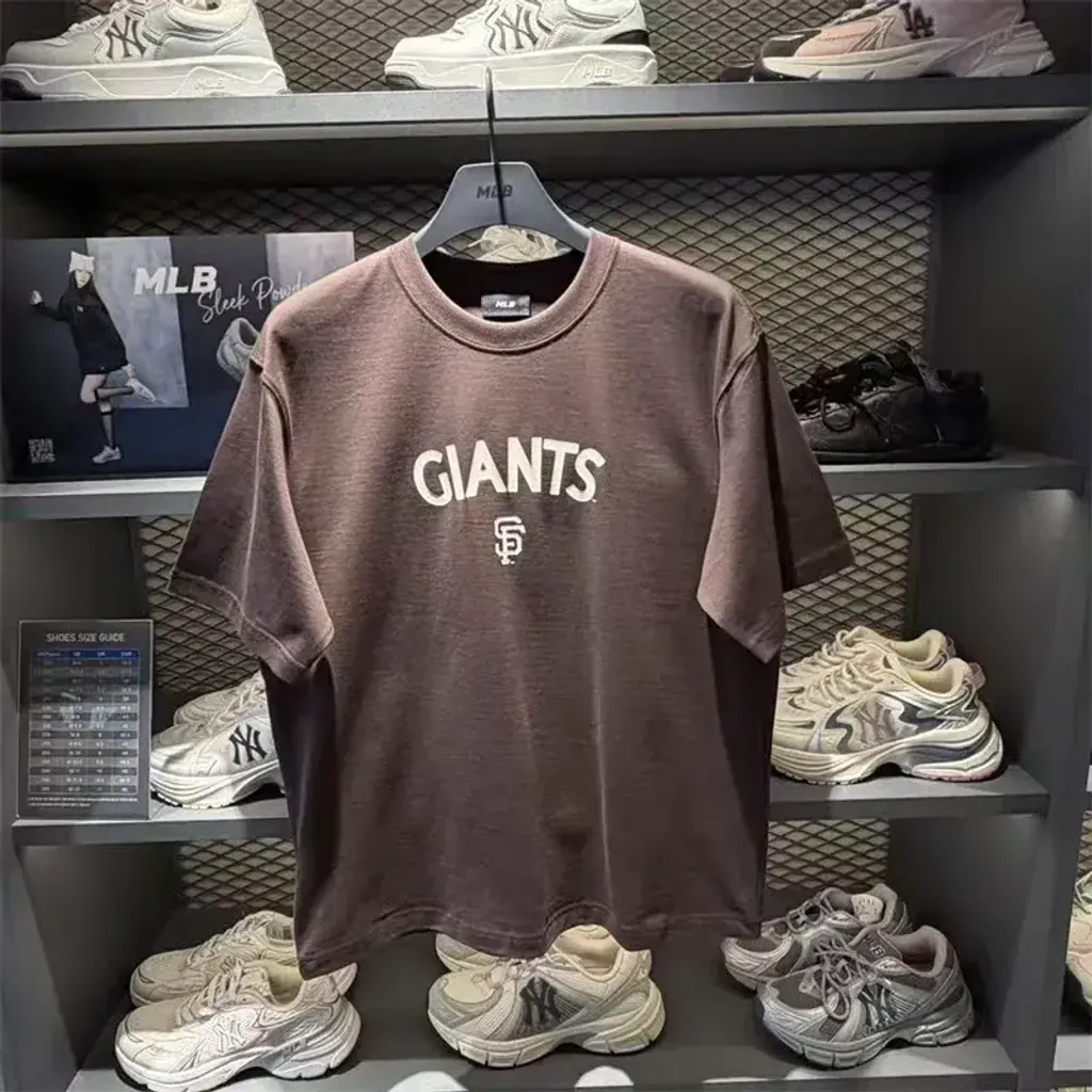 JuzBeauty_JuzBeautyMalaysia_JuzPretty_Authentic_Kbeauty_Malaysia_Skin_Care_Cosmetics_K-Beauty_Health_Care_korean_streetwear_US_Luxury_MLB New York Yankees with Lettering Logo Detail Semi-oversized Short-sleeve T-shirt Tee 3ATSB8363 上衣22