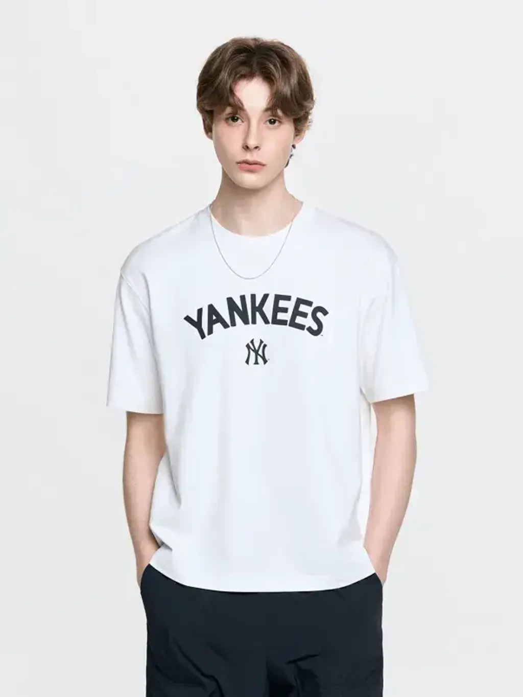JuzBeauty_JuzBeautyMalaysia_JuzPretty_Authentic_Kbeauty_Malaysia_Skin_Care_Cosmetics_K-Beauty_Health_Care_korean_streetwear_US_Luxury_MLB New York Yankees with Lettering Logo Detail Semi-oversized Short-sleeve T-shirt Tee 3ATSB8363 上衣12