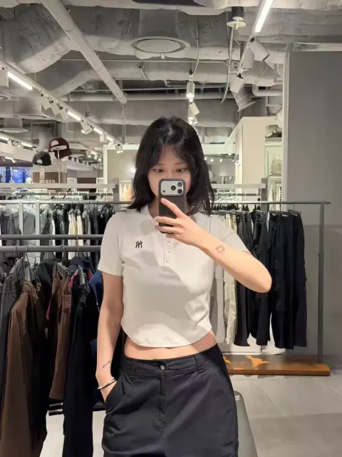 JuzBeauty_JuzBeautyMalaysia_JuzPretty_Authentic_Kbeauty_Malaysia_Skin_Care_Cosmetics_K-Beauty_Health_Care_korean_streetwear_US_Luxury_MLB Women's Vintage Slim Ribbed Henley Neck Short Sleeve T-shirt Tee 3FTSB1063 女款上衣2