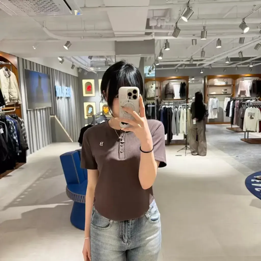 JuzBeauty_JuzBeautyMalaysia_JuzPretty_Authentic_Kbeauty_Malaysia_Skin_Care_Cosmetics_K-Beauty_Health_Care_korean_streetwear_US_Luxury_MLB Women's Vintage Slim Ribbed Henley Neck Short Sleeve T-shirt Tee 3FTSB1063 女款上衣1