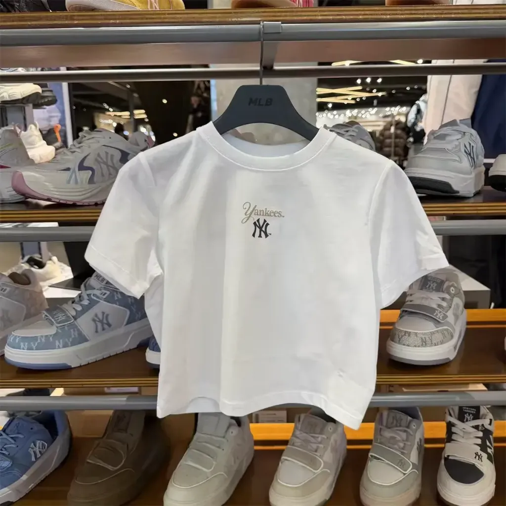 JuzBeauty_JuzBeautyMalaysia_JuzPretty_Authentic_Kbeauty_Malaysia_Skin_Care_Cosmetics_K-Beauty_Health_Care_korean_streetwear_US_Luxury_MLB Women's Sheriff Logo Point Comfortable Crop Short Sleeve T-shirt Tee 3FTSB8463 女款上衣23