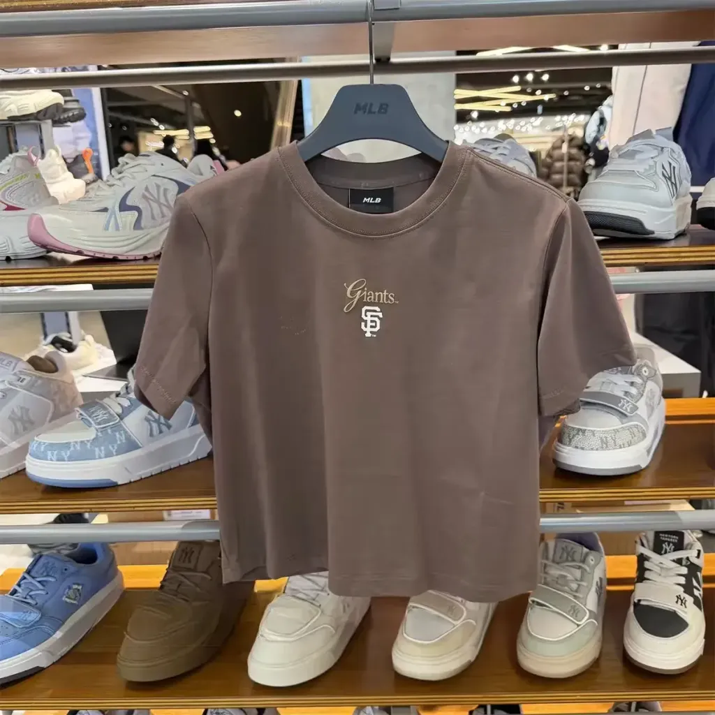 JuzBeauty_JuzBeautyMalaysia_JuzPretty_Authentic_Kbeauty_Malaysia_Skin_Care_Cosmetics_K-Beauty_Health_Care_korean_streetwear_US_Luxury_MLB Women's Sheriff Logo Point Comfortable Crop Short Sleeve T-shirt Tee 3FTSB8463 女款上衣24