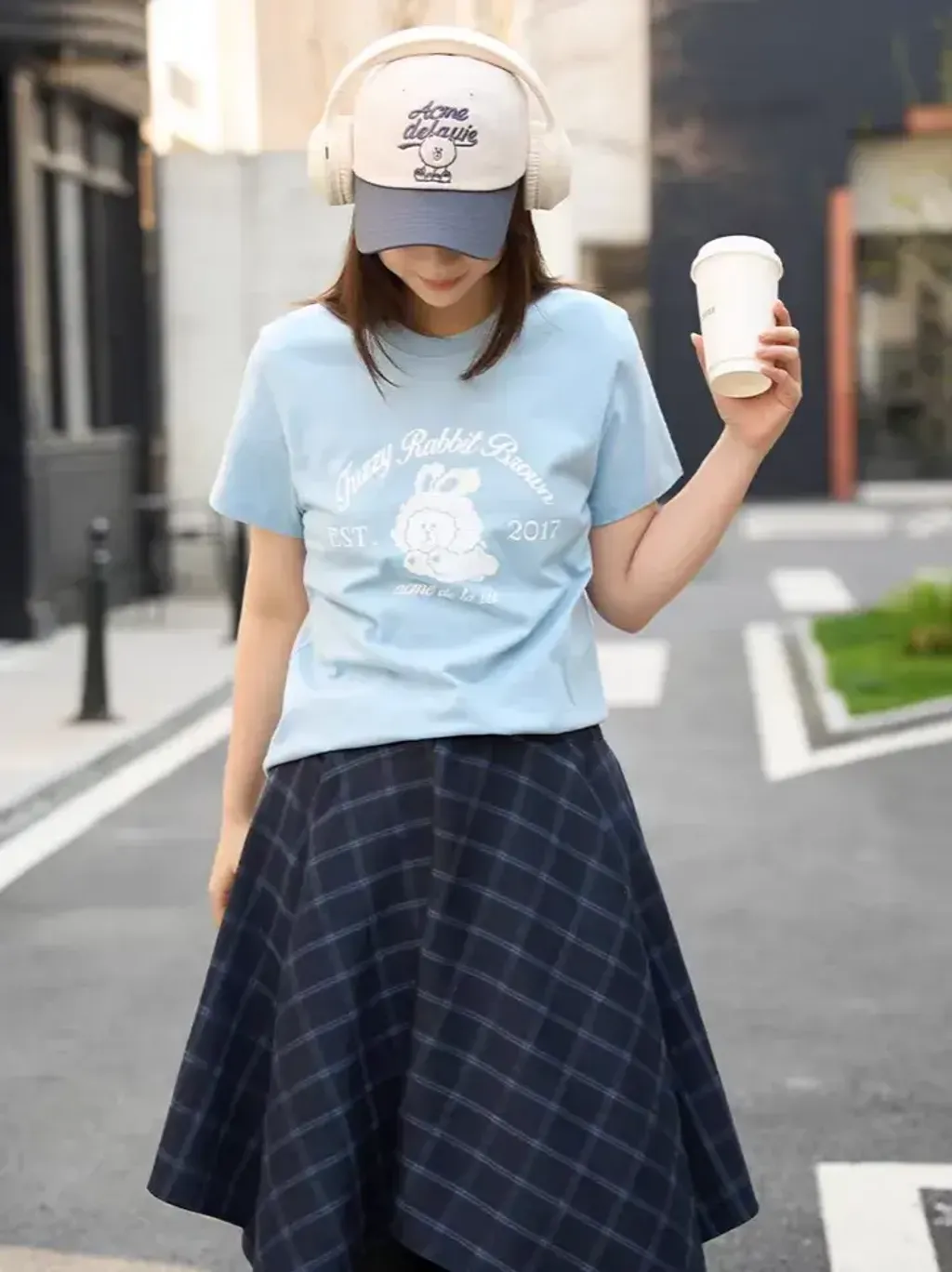 JuzBeauty_JuzBeautyMalaysia_JuzPretty_Authentic_Kbeauty_Malaysia_Skin_Care_Cosmetics_K-Beauty_Health_Care_korean_streetwear_US_Luxury_ADLV x LINE FRIENDS Woman Brown Line Friends Short Sleeve T-shirt Tee 女款上衣17