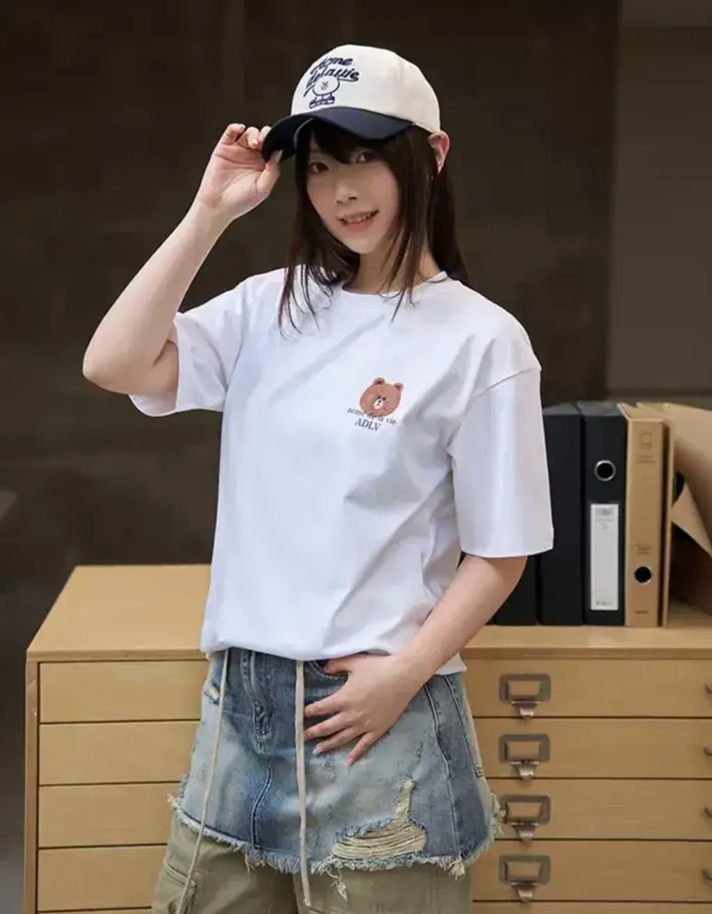 JuzBeauty_JuzBeautyMalaysia_JuzPretty_Authentic_Kbeauty_Malaysia_Skin_Care_Cosmetics_K-Beauty_Health_Care_korean_streetwear_US_Luxury_ADLV x LINE FRIENDS Basic Logo With Line Friends Short Sleeve T-shirt Tee 上衣3