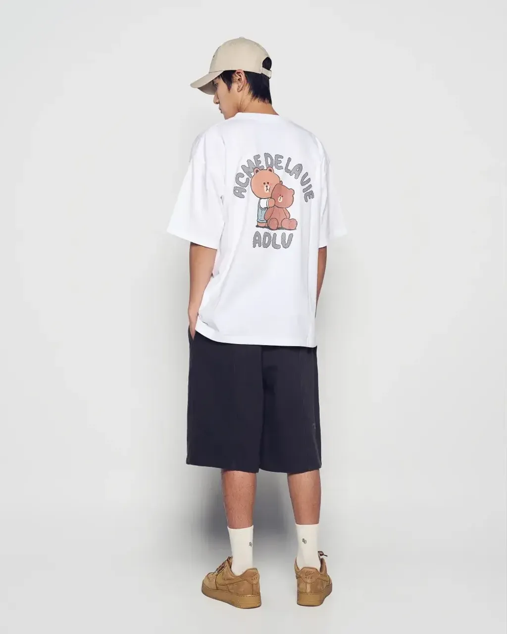 JuzBeauty_JuzBeautyMalaysia_JuzPretty_Authentic_Kbeauty_Malaysia_Skin_Care_Cosmetics_K-Beauty_Health_Care_korean_streetwear_US_Luxury_ADLV x LINE FRIENDS Bear Doll Hug Brown Line Friends Short Sleeve T-shirt Tee 上衣8