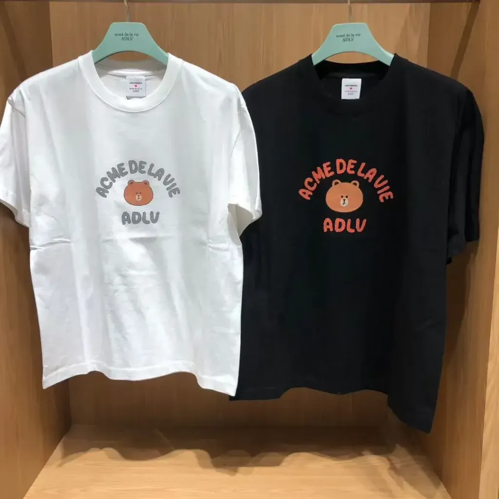 JuzBeauty_JuzBeautyMalaysia_JuzPretty_Authentic_Kbeauty_Malaysia_Skin_Care_Cosmetics_K-Beauty_Health_Care_korean_streetwear_US_Luxury_ADLV x LINE FRIENDS Bear Doll Hug Brown Line Friends Short Sleeve T-shirt Tee 上衣9