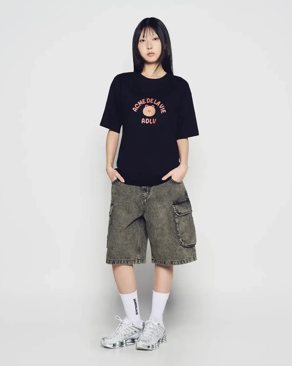 JuzBeauty_JuzBeautyMalaysia_JuzPretty_Authentic_Kbeauty_Malaysia_Skin_Care_Cosmetics_K-Beauty_Health_Care_korean_streetwear_US_Luxury_ADLV x LINE FRIENDS Bear Doll Hug Brown Line Friends Short Sleeve T-shirt Tee 上衣13