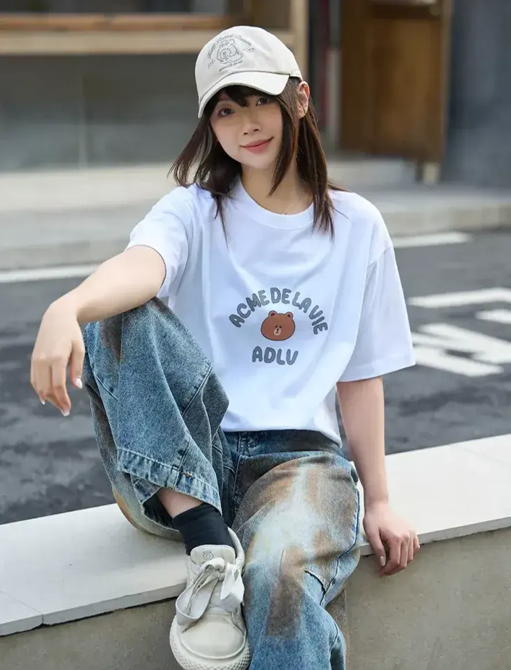 JuzBeauty_JuzBeautyMalaysia_JuzPretty_Authentic_Kbeauty_Malaysia_Skin_Care_Cosmetics_K-Beauty_Health_Care_korean_streetwear_US_Luxury_ADLV x LINE FRIENDS Bear Doll Hug Brown Line Friends Short Sleeve T-shirt Tee 上衣21