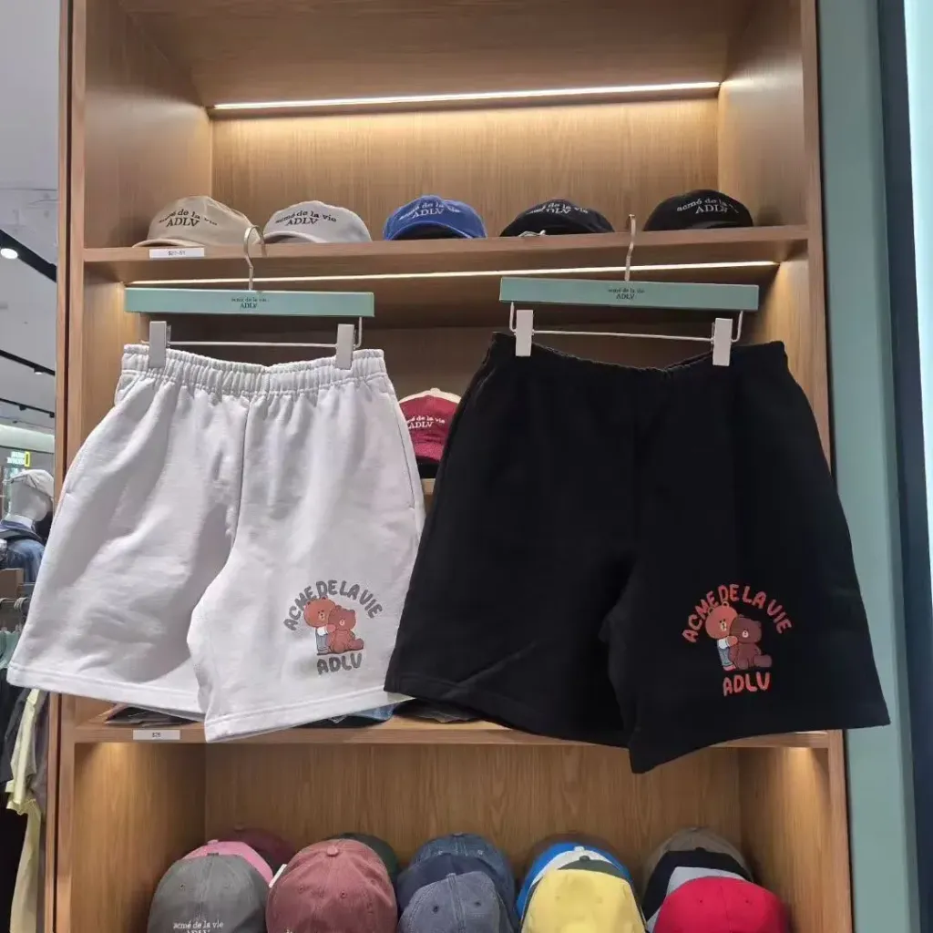 JuzBeauty_JuzBeautyMalaysia_JuzPretty_Authentic_Kbeauty_Malaysia_Skin_Care_Cosmetics_K-Beauty_Health_Care_korean_streetwear_US_Luxury_ADLV x LINE FRIENDS Bear Doll Hug Brown Line Friends Short Pants 短裤8