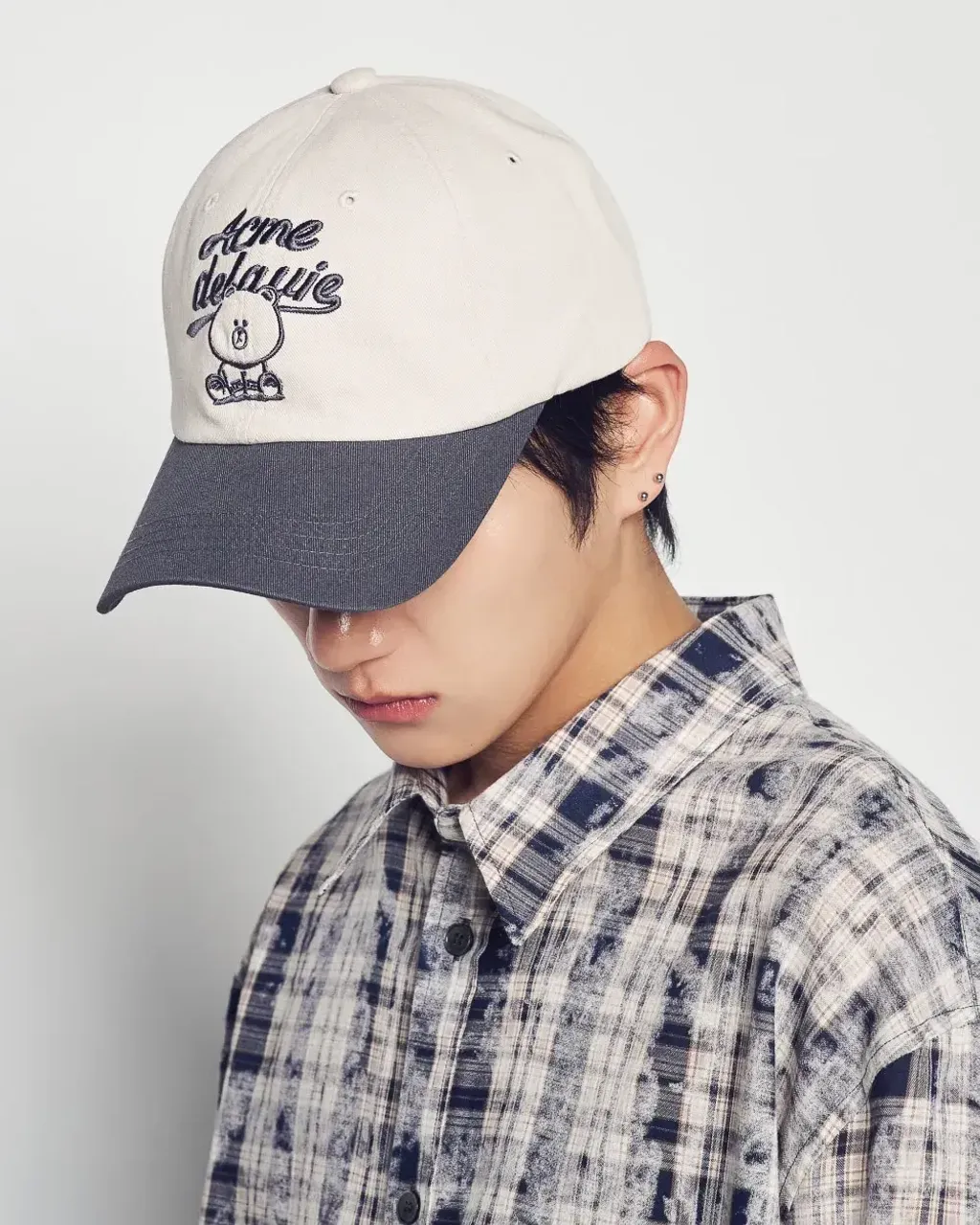 JuzBeauty_JuzBeautyMalaysia_JuzPretty_Authentic_Kbeauty_Malaysia_Skin_Care_Cosmetics_K-Beauty_Health_Care_korean_streetwear_US_Luxury_ADLV x LINE FRIENDS Bear Doll Hug Brown Line Friends Short Pants 短裤15