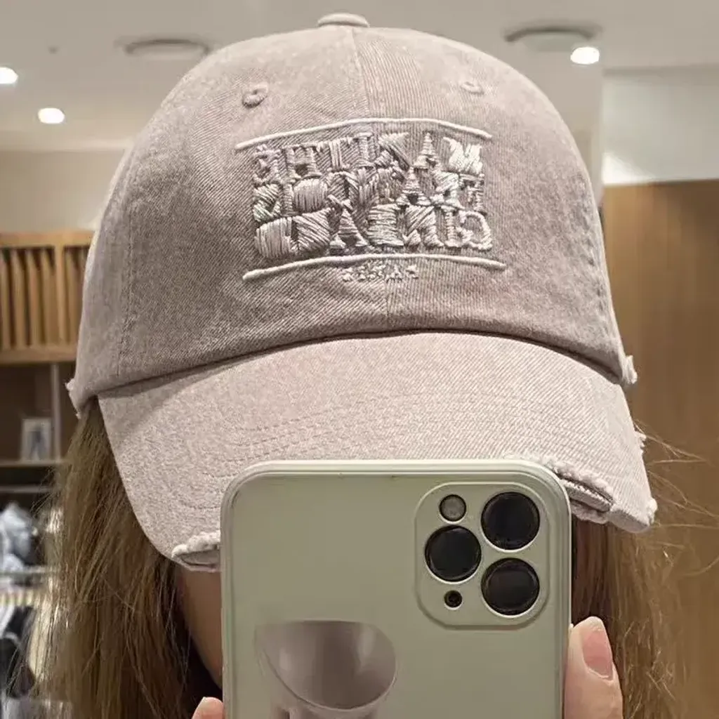 JuzBeauty_JuzBeautyMalaysia_JuzPretty_Authentic_Kbeauty_Malaysia_Skin_Care_Cosmetics_K-Beauty_Health_Care_korean_streetwear_US_Luxury_MARITHE MFG46SHG205 Drawing Classic Logo Damaged Covered Cap 帽13