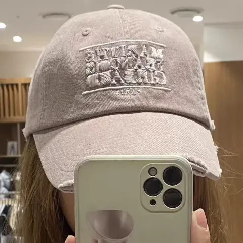 JuzBeauty_JuzBeautyMalaysia_JuzPretty_Authentic_Kbeauty_Malaysia_Skin_Care_Cosmetics_K-Beauty_Health_Care_korean_streetwear_US_Luxury_MARITHE MFG46SHG205 Drawing Classic Logo Damaged Covered Cap 帽13