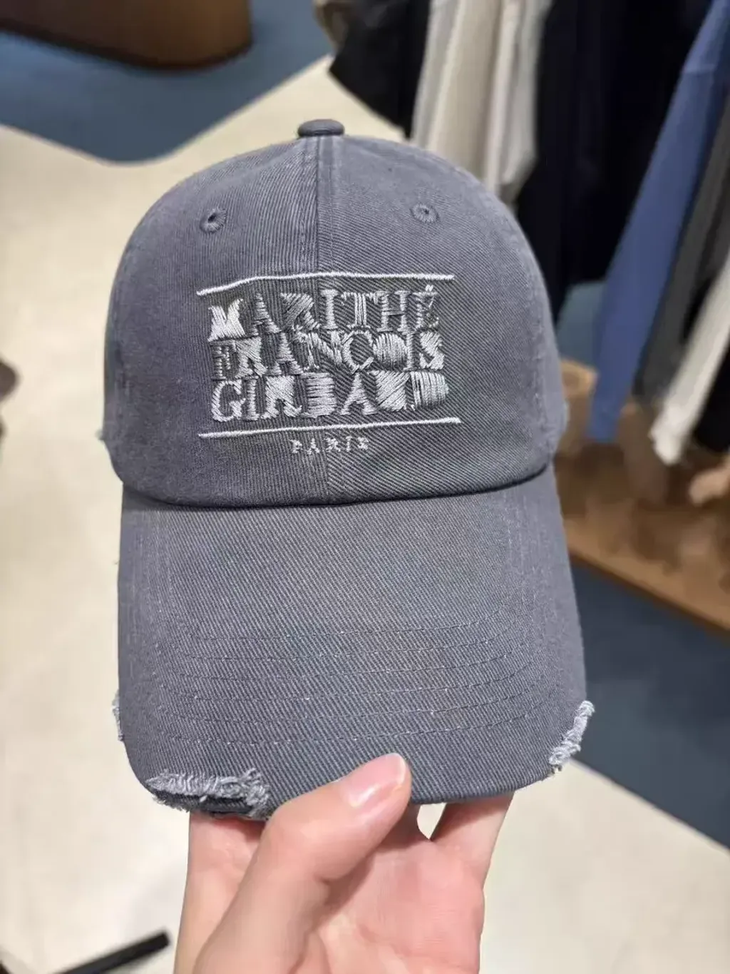 JuzBeauty_JuzBeautyMalaysia_JuzPretty_Authentic_Kbeauty_Malaysia_Skin_Care_Cosmetics_K-Beauty_Health_Care_korean_streetwear_US_Luxury_MARITHE MFG46SHG205 Drawing Classic Logo Damaged Covered Cap 帽16