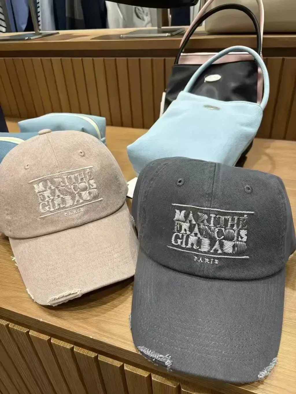 JuzBeauty_JuzBeautyMalaysia_JuzPretty_Authentic_Kbeauty_Malaysia_Skin_Care_Cosmetics_K-Beauty_Health_Care_korean_streetwear_US_Luxury_MARITHE MFG46SHG205 Drawing Classic Logo Damaged Covered Cap 帽15