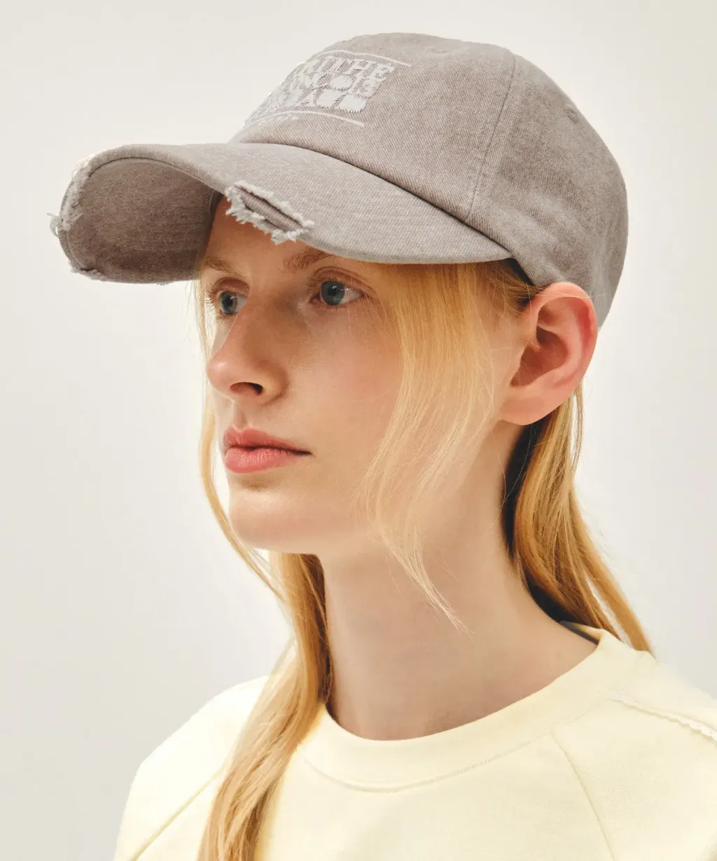 JuzBeauty_JuzBeautyMalaysia_JuzPretty_Authentic_Kbeauty_Malaysia_Skin_Care_Cosmetics_K-Beauty_Health_Care_korean_streetwear_US_Luxury_MARITHE MFG46SHG205 Drawing Classic Logo Damaged Covered Cap 帽5