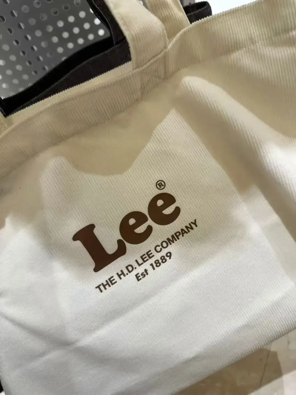 JuzBeauty_JuzBeautyMalaysia_JuzPretty_Authentic_Kbeauty_Malaysia_Skin_Care_Cosmetics_K-Beauty_Health_Care_korean_streetwear_US_Luxury_LEE LE2503BG10 Vintage Logo Corduroy Eco Bag 包9