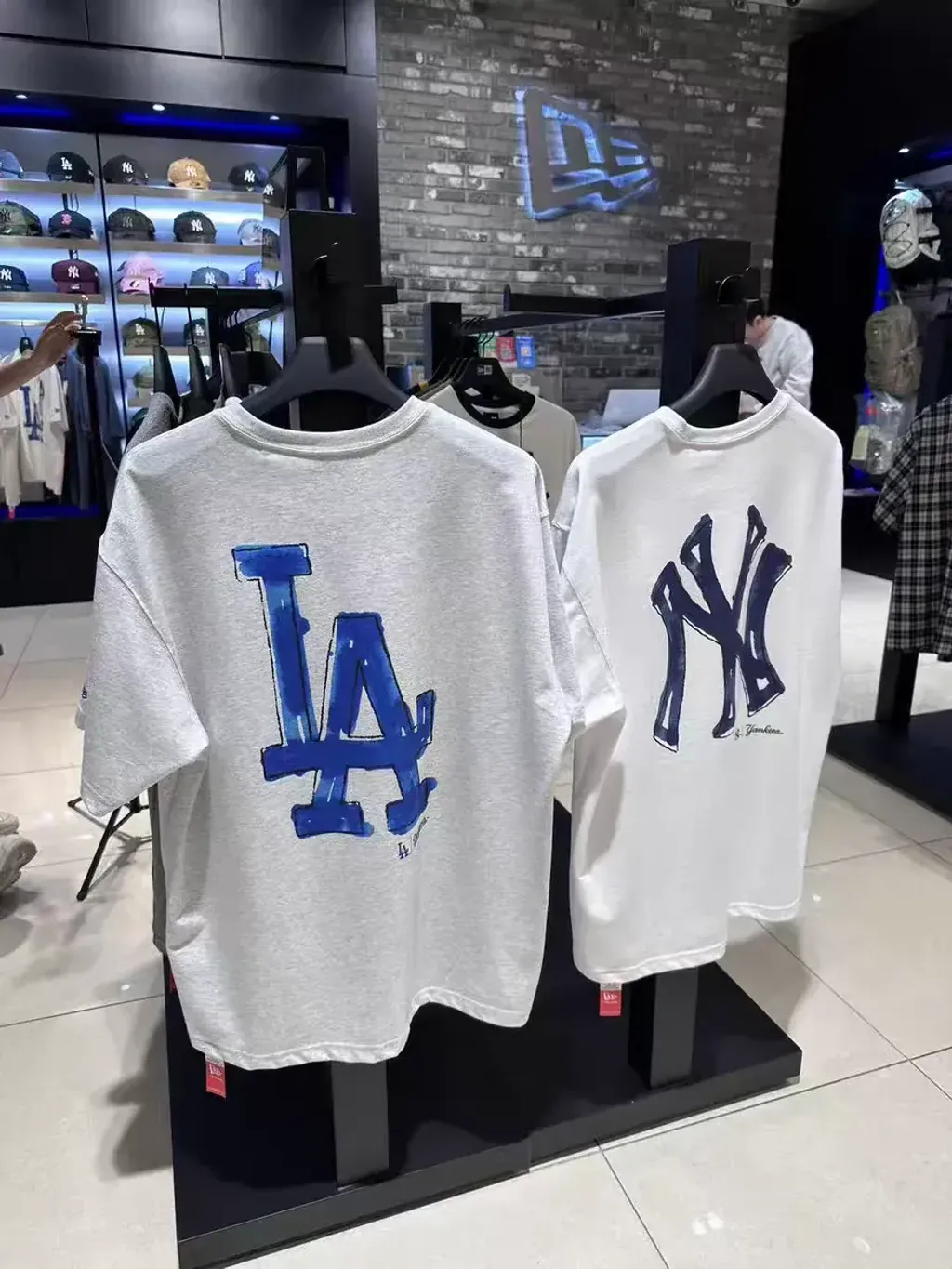JuzBeauty_JuzBeautyMalaysia_JuzPretty_Authentic_Kbeauty_Malaysia_Skin_Care_Cosmetics_K-Beauty_Health_Care_korean_streetwear_US_Luxury_NEW ERA 15147 MLB New York Yankees Drawing T-shirt Tee 上衣21
