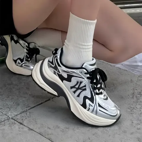 JuzBeauty_JuzBeautyMalaysia_JuzPretty_Authentic_Kbeauty_Malaysia_Skin_Care_Cosmetics_K-Beauty_Health_Care_korean_streetwear_US_Luxury_MLB Curve Runner New York Yankees Shoes 张凌赫同款老爹鞋60