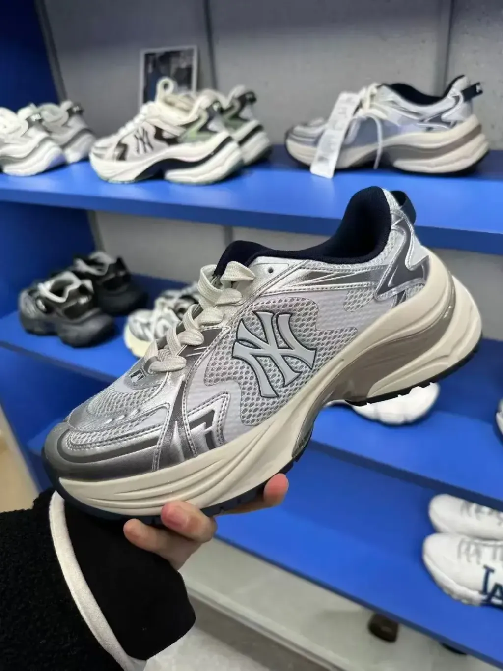 JuzBeauty_JuzBeautyMalaysia_JuzPretty_Authentic_Kbeauty_Malaysia_Skin_Care_Cosmetics_K-Beauty_Health_Care_korean_streetwear_US_Luxury_MLB Curve Runner New York Yankees Shoes 张凌赫同款老爹鞋30