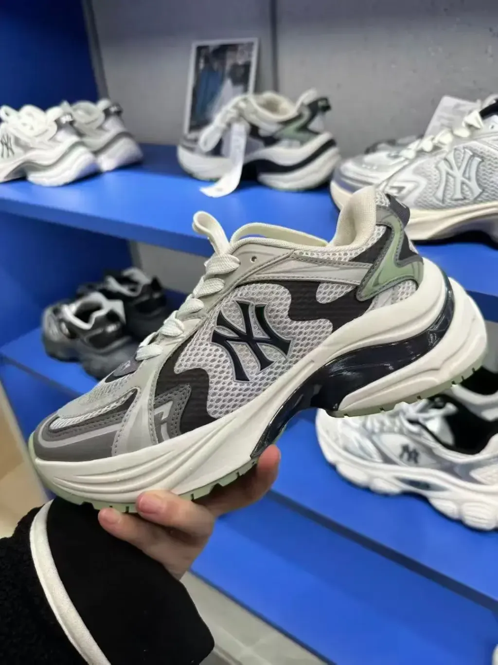 JuzBeauty_JuzBeautyMalaysia_JuzPretty_Authentic_Kbeauty_Malaysia_Skin_Care_Cosmetics_K-Beauty_Health_Care_korean_streetwear_US_Luxury_MLB Curve Runner New York Yankees Shoes 张凌赫同款老爹鞋42