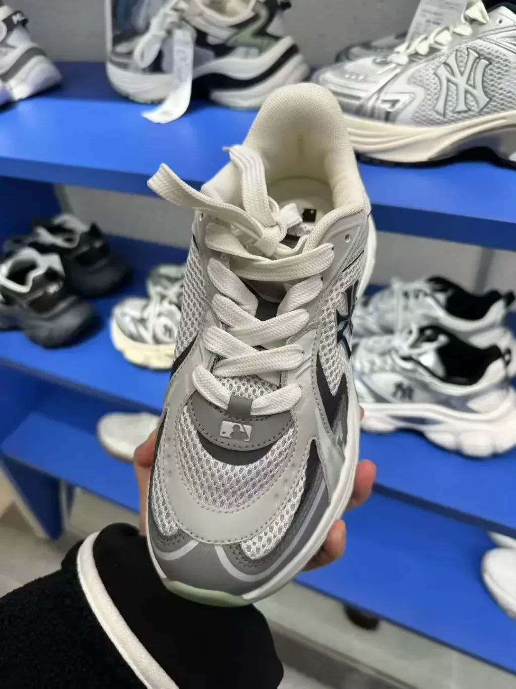 JuzBeauty_JuzBeautyMalaysia_JuzPretty_Authentic_Kbeauty_Malaysia_Skin_Care_Cosmetics_K-Beauty_Health_Care_korean_streetwear_US_Luxury_MLB Curve Runner New York Yankees Shoes 张凌赫同款老爹鞋43