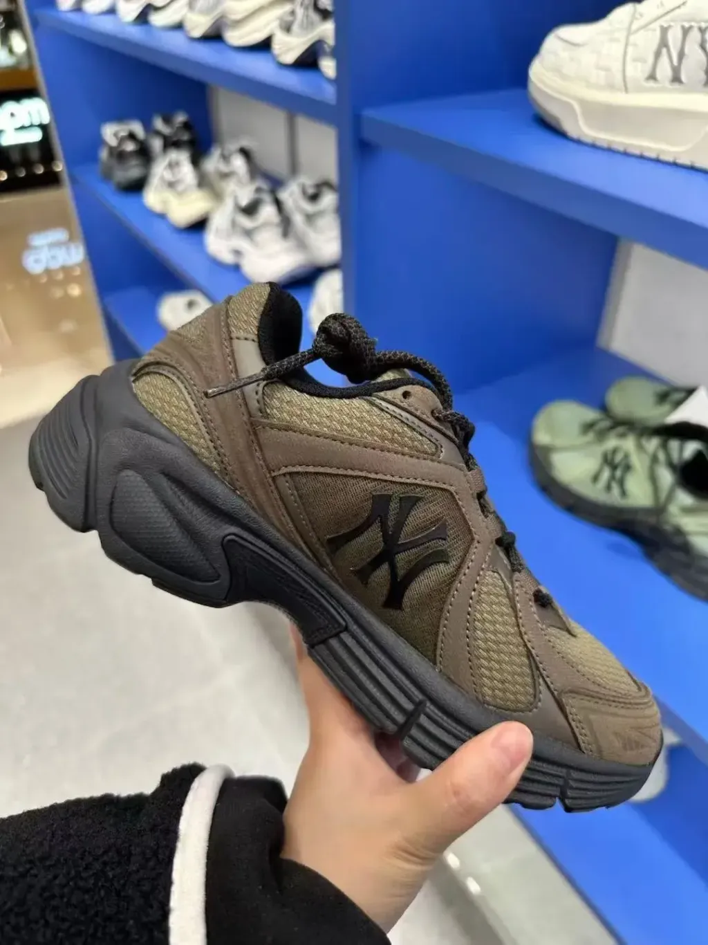 JuzBeauty_JuzBeautyMalaysia_JuzPretty_Authentic_Kbeauty_Malaysia_Skin_Care_Cosmetics_K-Beauty_Health_Care_korean_streetwear_US_Luxury_MLB 3ARNR025N Trophy Runner SD New York Yankees Shoes 老爹鞋2