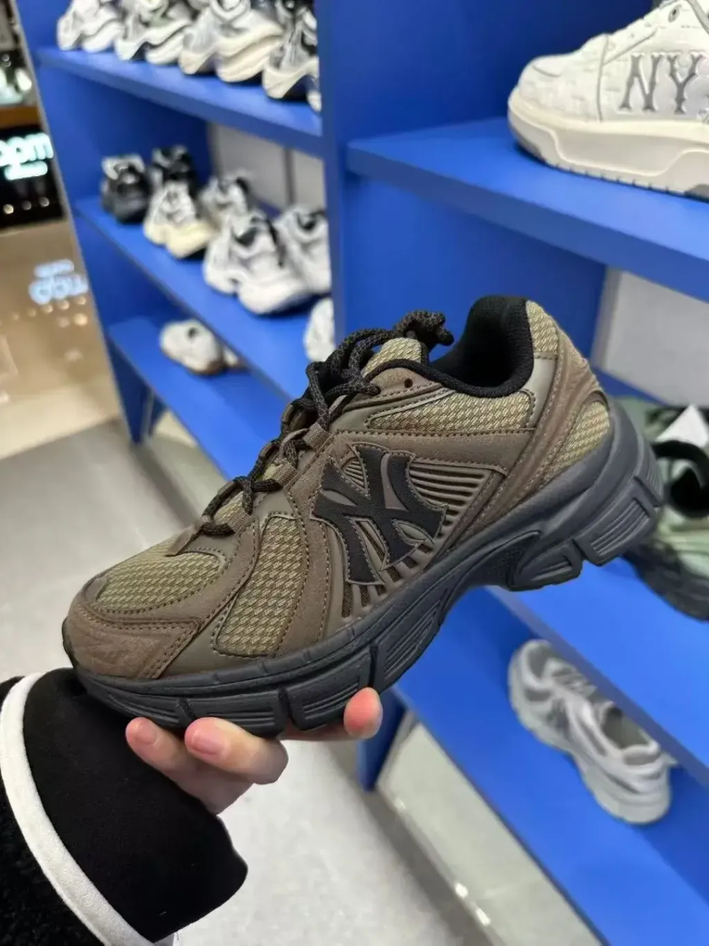 JuzBeauty_JuzBeautyMalaysia_JuzPretty_Authentic_Kbeauty_Malaysia_Skin_Care_Cosmetics_K-Beauty_Health_Care_korean_streetwear_US_Luxury_MLB 3ARNR025N Trophy Runner SD New York Yankees Shoes 老爹鞋3