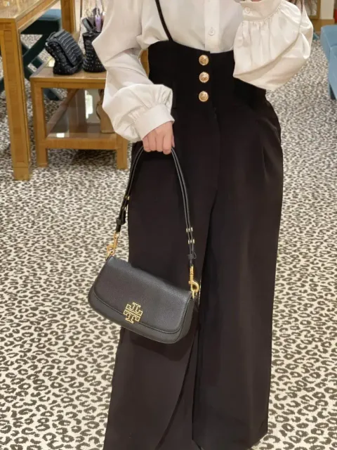 JuzBeauty_JuzBeautyMalaysia_JuzPretty_Authentic_Kbeauty_Malaysia_Skin_Care_Cosmetics_Jbeauty_Health_Care_korean_streetwear_US_Luxury_TORY BURCH 138772 Britten Convertible Crossbody In Black 腋下包11