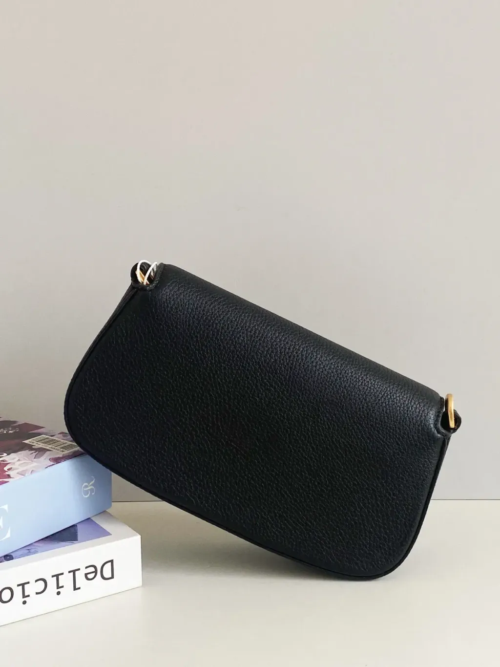 JuzBeauty_JuzBeautyMalaysia_JuzPretty_Authentic_Kbeauty_Malaysia_Skin_Care_Cosmetics_Jbeauty_Health_Care_korean_streetwear_US_Luxury_TORY BURCH 138772 Britten Convertible Crossbody In Black 腋下包7