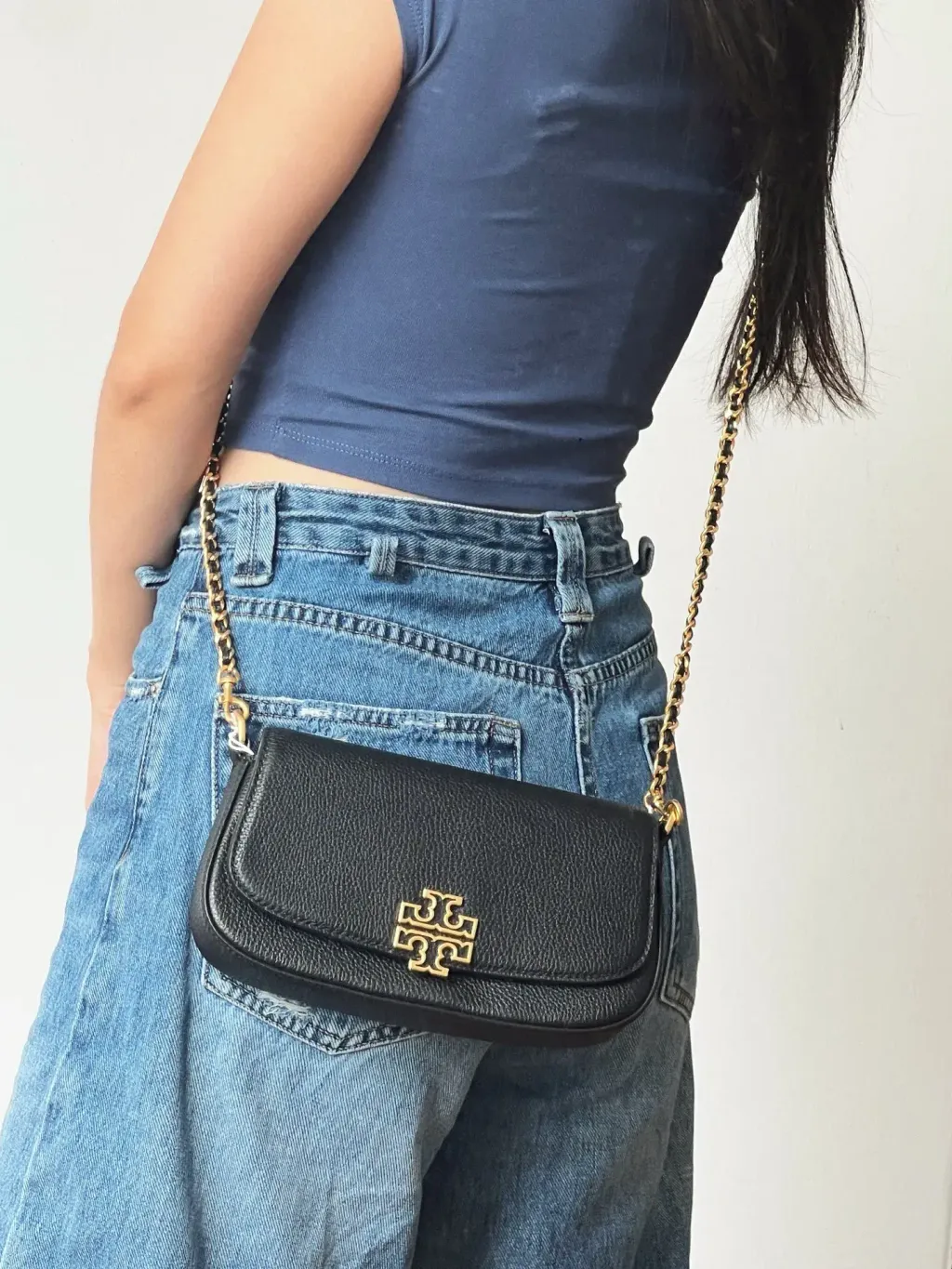 JuzBeauty_JuzBeautyMalaysia_JuzPretty_Authentic_Kbeauty_Malaysia_Skin_Care_Cosmetics_Jbeauty_Health_Care_korean_streetwear_US_Luxury_TORY BURCH 138772 Britten Convertible Crossbody In Black 腋下包1