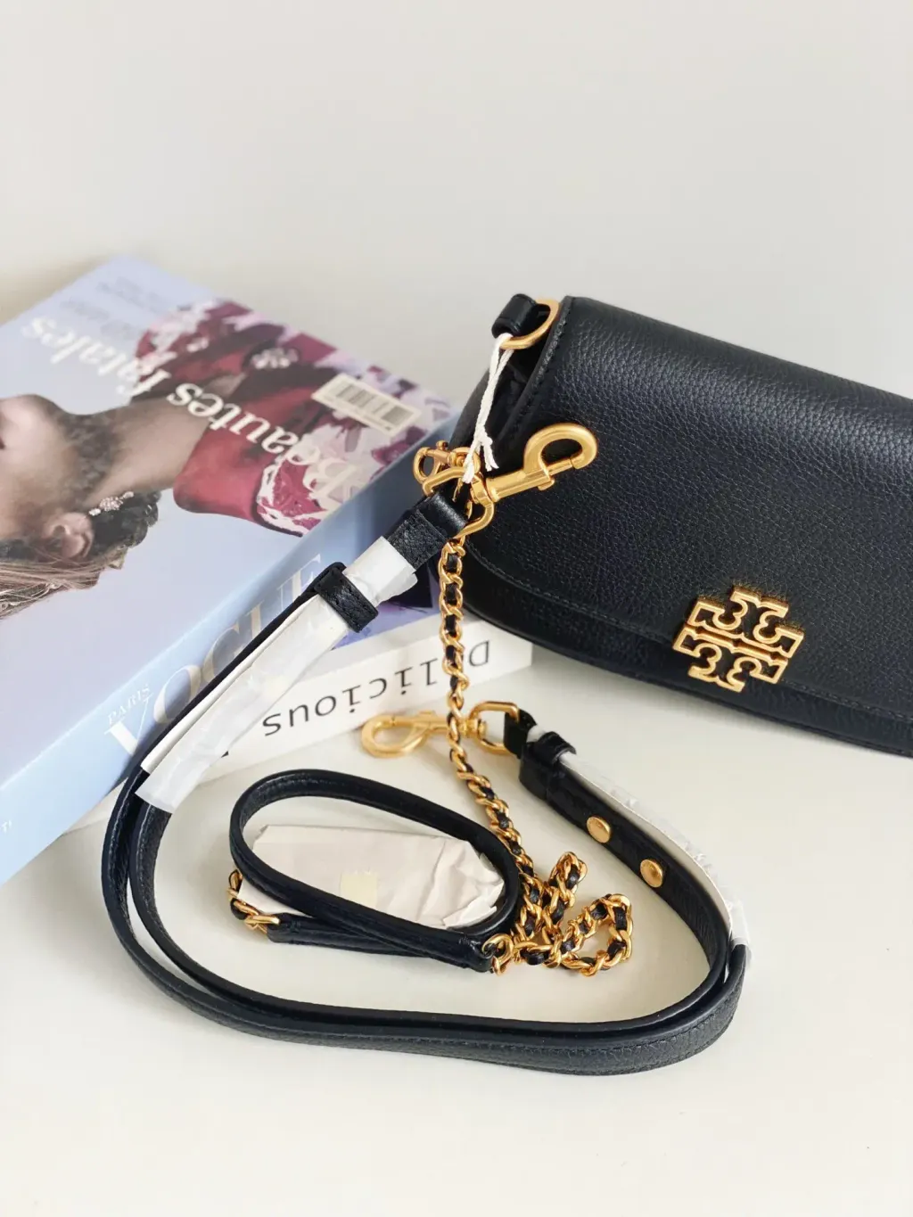 JuzBeauty_JuzBeautyMalaysia_JuzPretty_Authentic_Kbeauty_Malaysia_Skin_Care_Cosmetics_Jbeauty_Health_Care_korean_streetwear_US_Luxury_TORY BURCH 138772 Britten Convertible Crossbody In Black 腋下包4