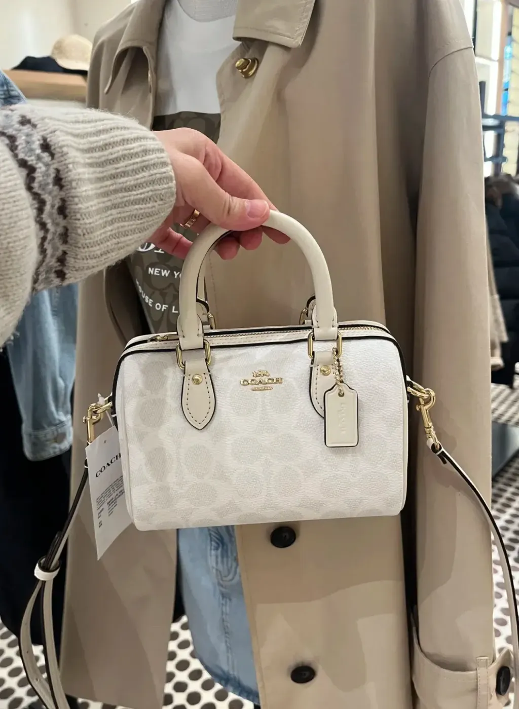JuzBeauty_JuzBeautyMalaysia_JuzPretty_Authentic_Kbeauty_Malaysia_Skin_Care_Cosmetics_Jbeauty_Health_Care_korean_streetwear_US_Luxury_COACH CW329 Mini Rowan Crossbody Bag In Signature Canvas 枕头包2