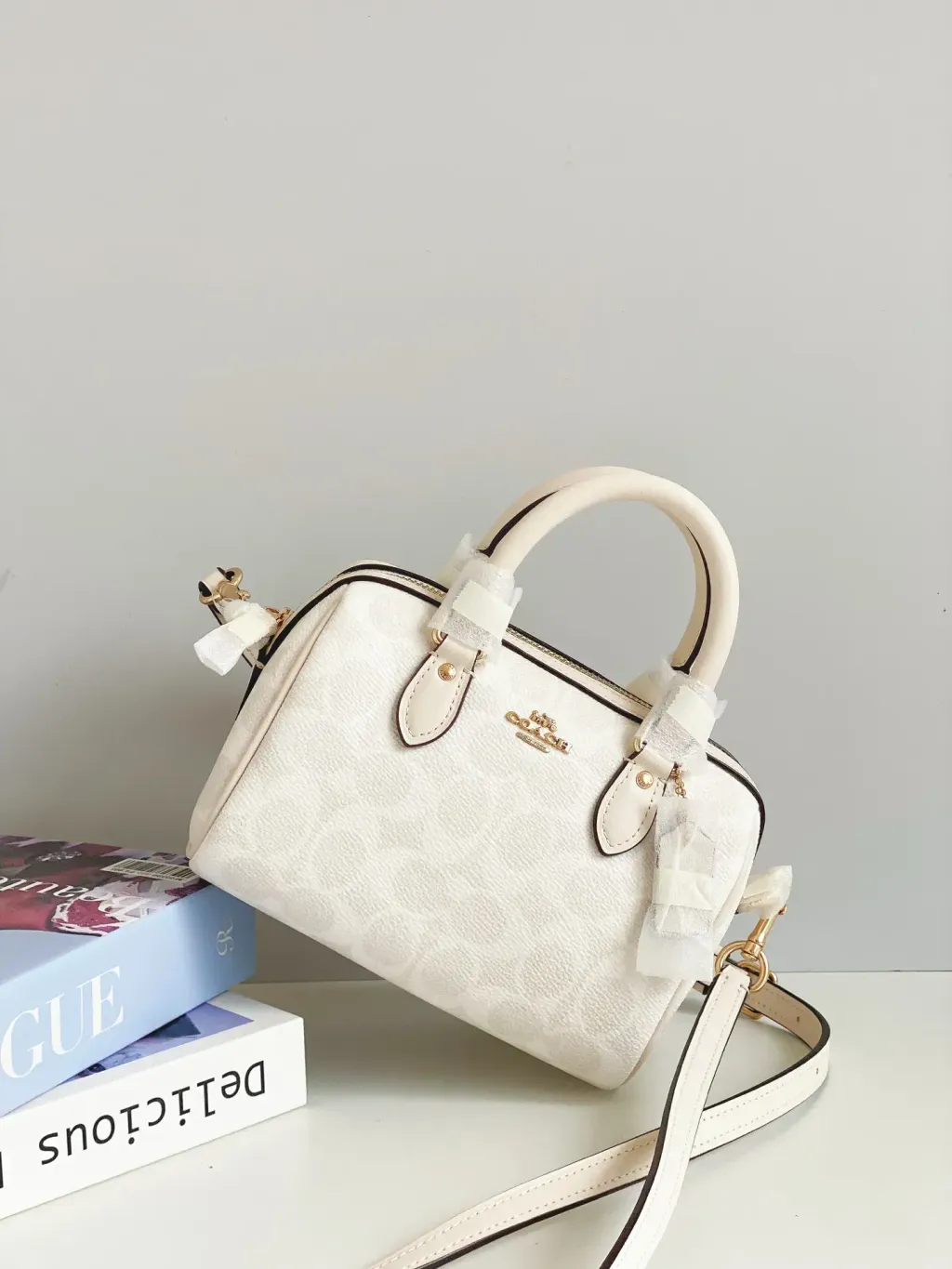 JuzBeauty_JuzBeautyMalaysia_JuzPretty_Authentic_Kbeauty_Malaysia_Skin_Care_Cosmetics_Jbeauty_Health_Care_korean_streetwear_US_Luxury_COACH CW329 Mini Rowan Crossbody Bag In Signature Canvas 枕头包7
